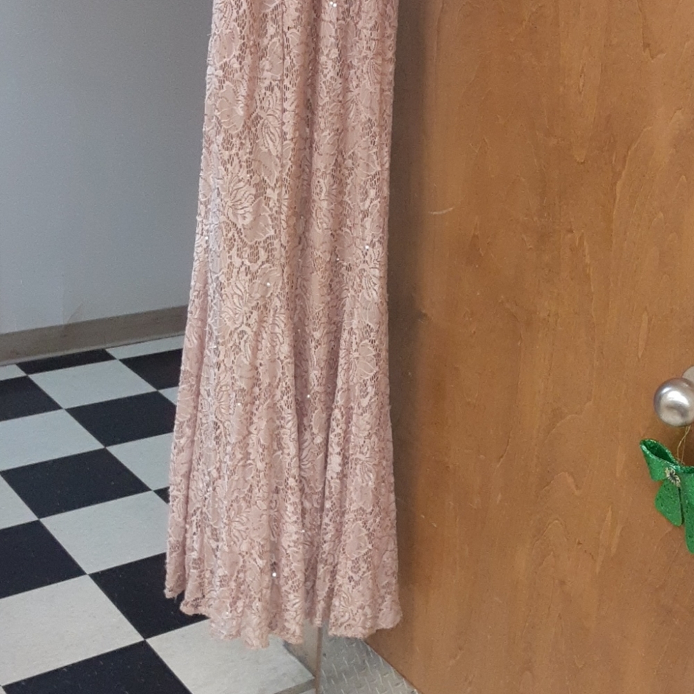 Formal Dress - Picture 3 of 6